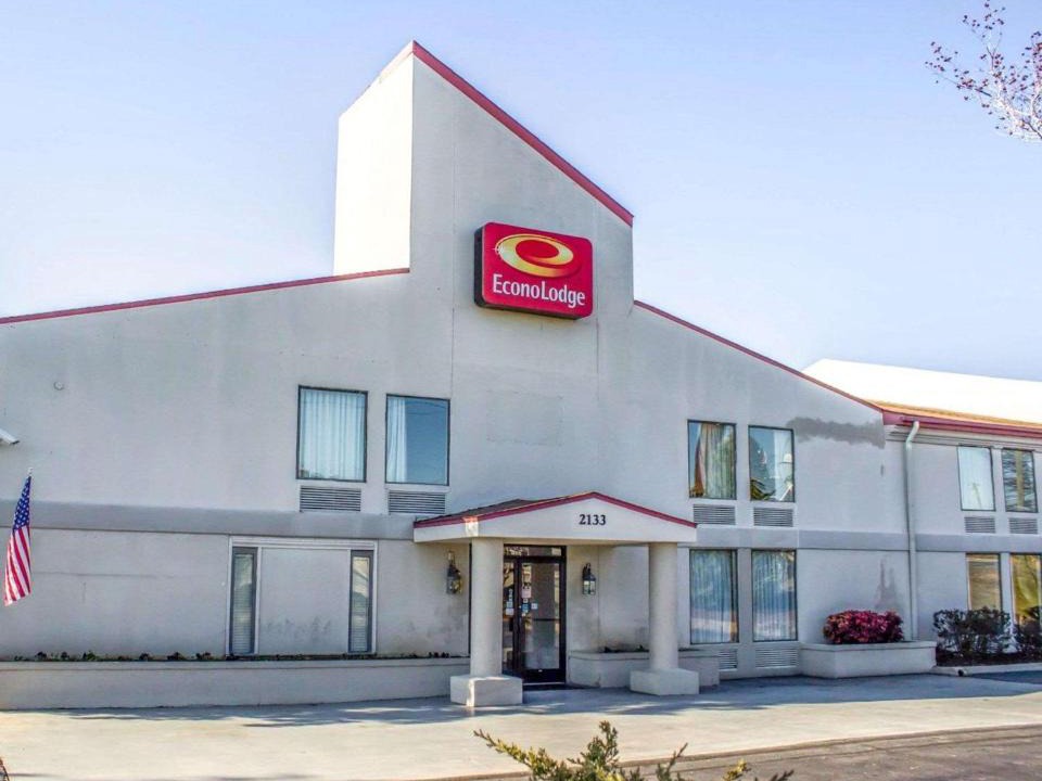 Burlington Cabin | Econo Lodge Burlington I-40