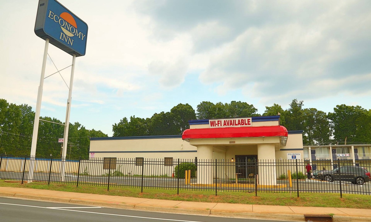 Hidden Valley Hotel | Economy Inn