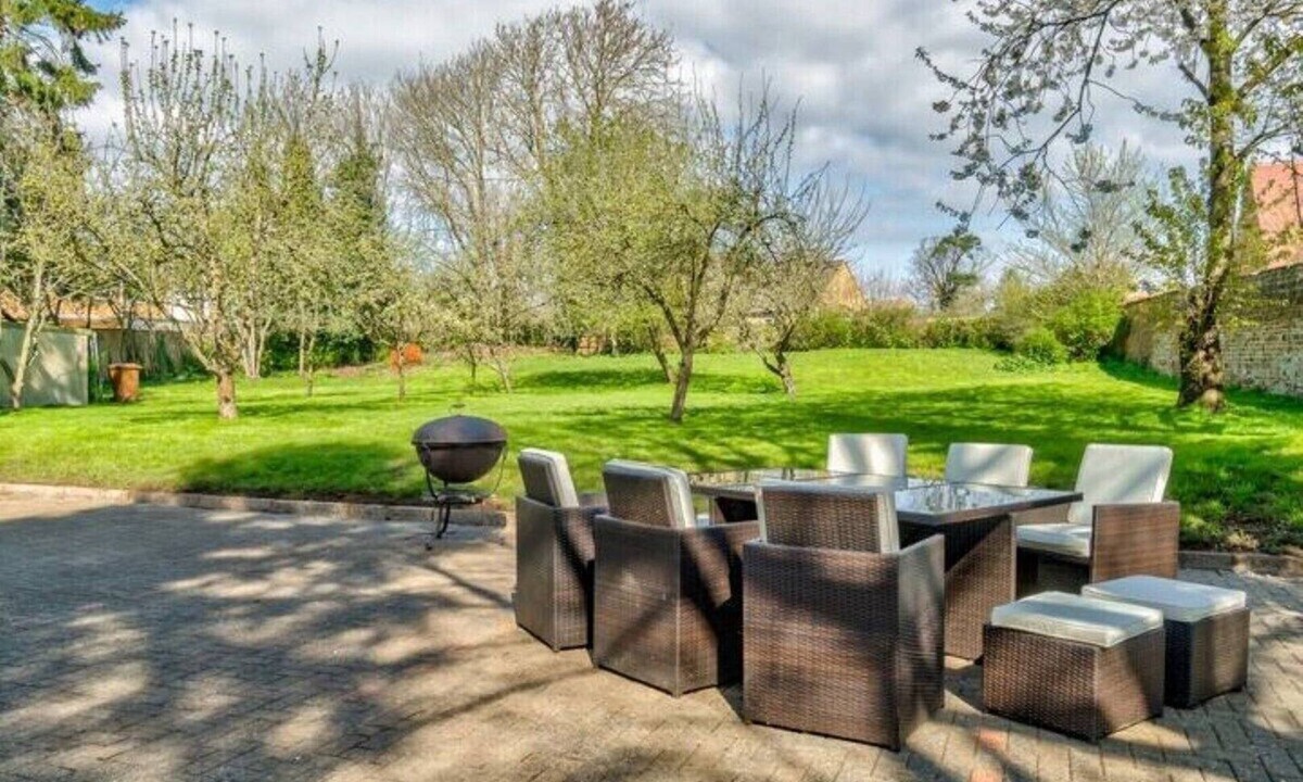 Earls Barton House | Ecton House - Exclusive Hire for up to 24 plus guests