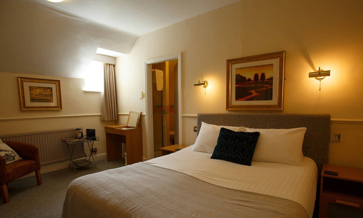 Broxton Bed & Breakfast | Egerton Arms