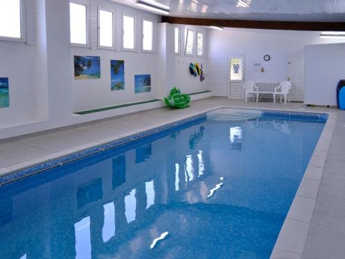 Helston House | Eglos Derry Farm Cottage - E4597