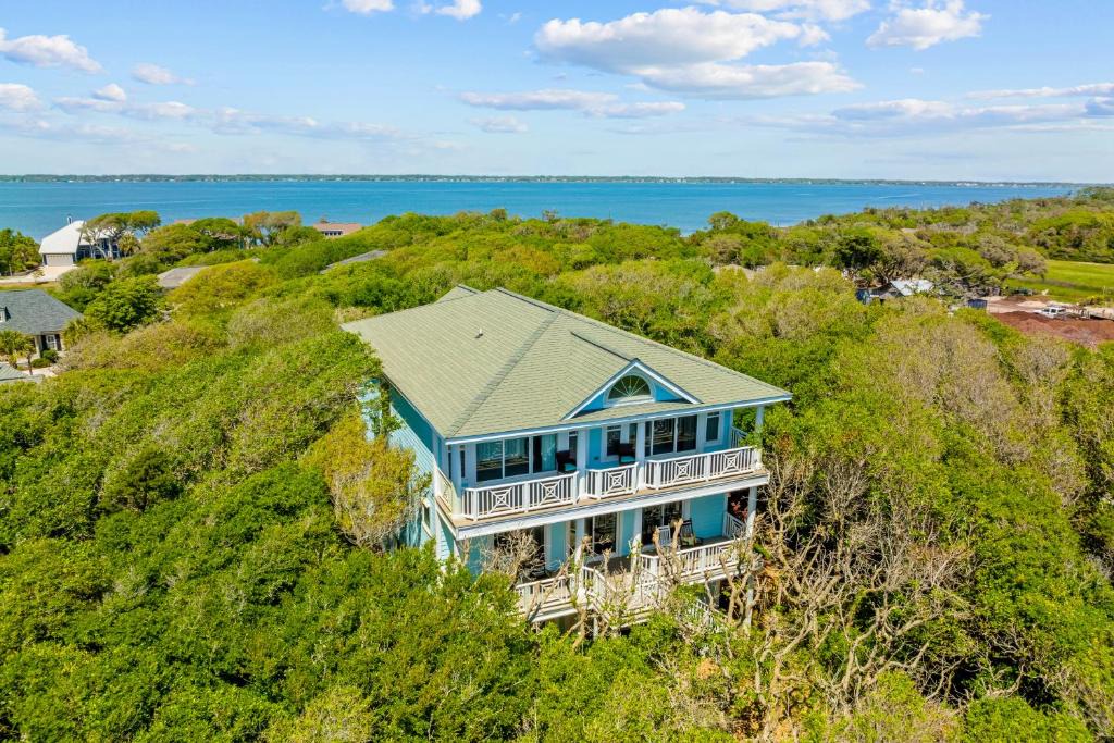 Pine Knoll Shores House | Egret Lake Escape