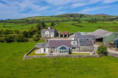 Garndolbenmaen House | Eiddior