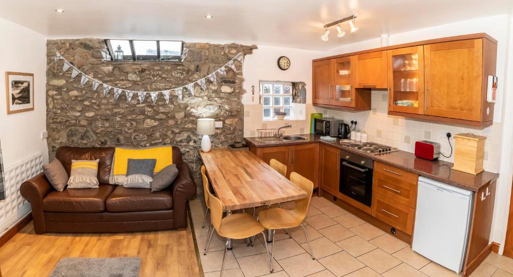 Llandwrog House | Eithin Bach