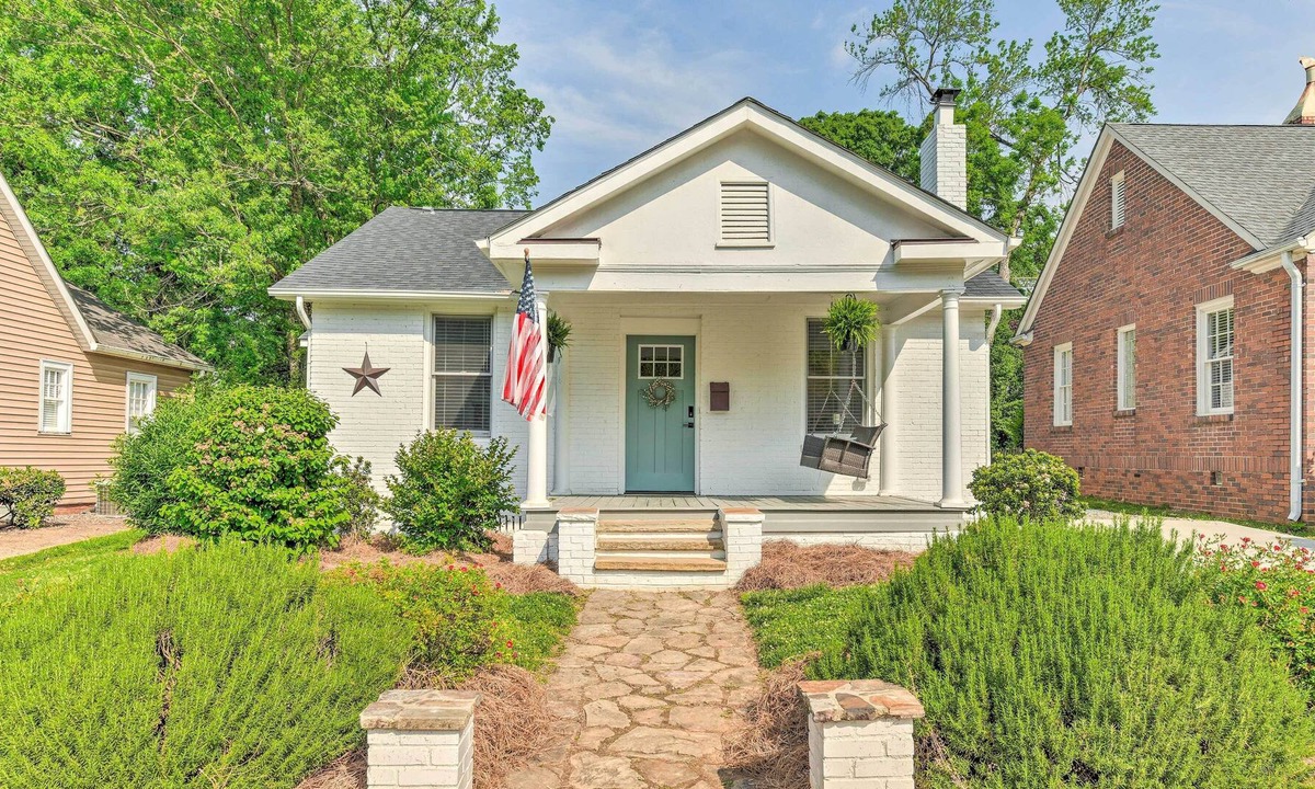 Dilworth House | Elegant Charlotte Home w/ Fire Pit & Patio!