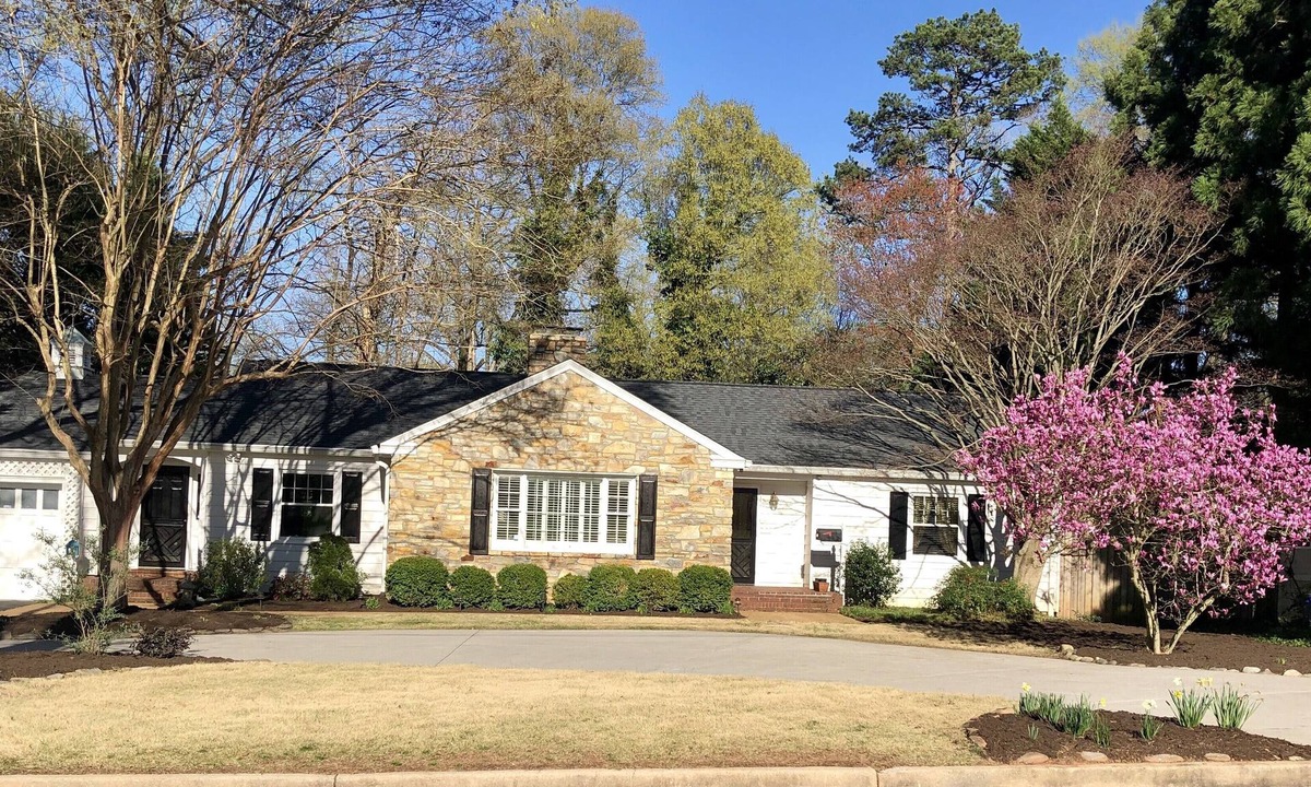 Winston - Salem House | Elegant Pet Friendly Ranch Home close to everything!