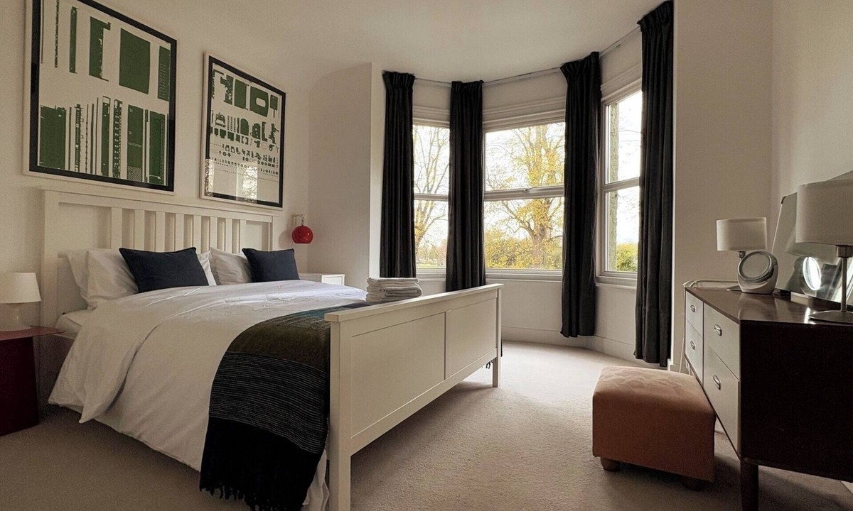 Earley House | Elegant Reading Haven: 2BD Period Charm and Garden
