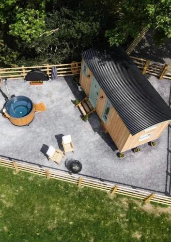 Bont Newydd Cabin | Elephant View Shepherds Hut