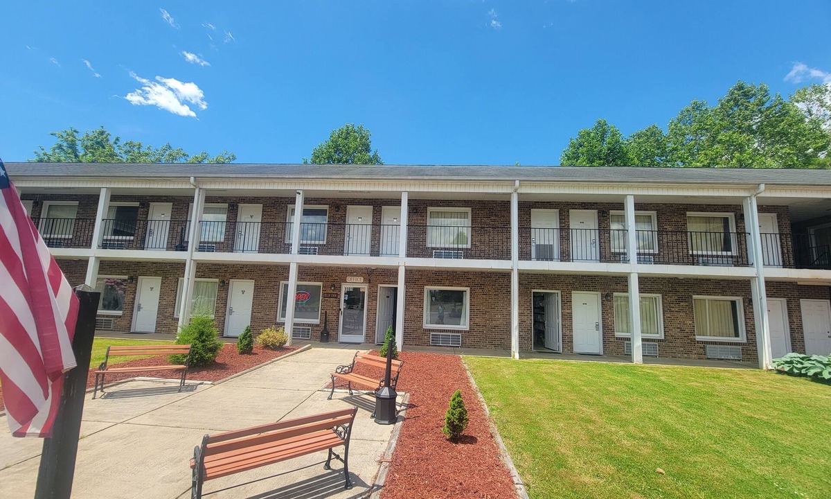 Jonesville Hotel | Elk Inn Motel I-77, Exit 85