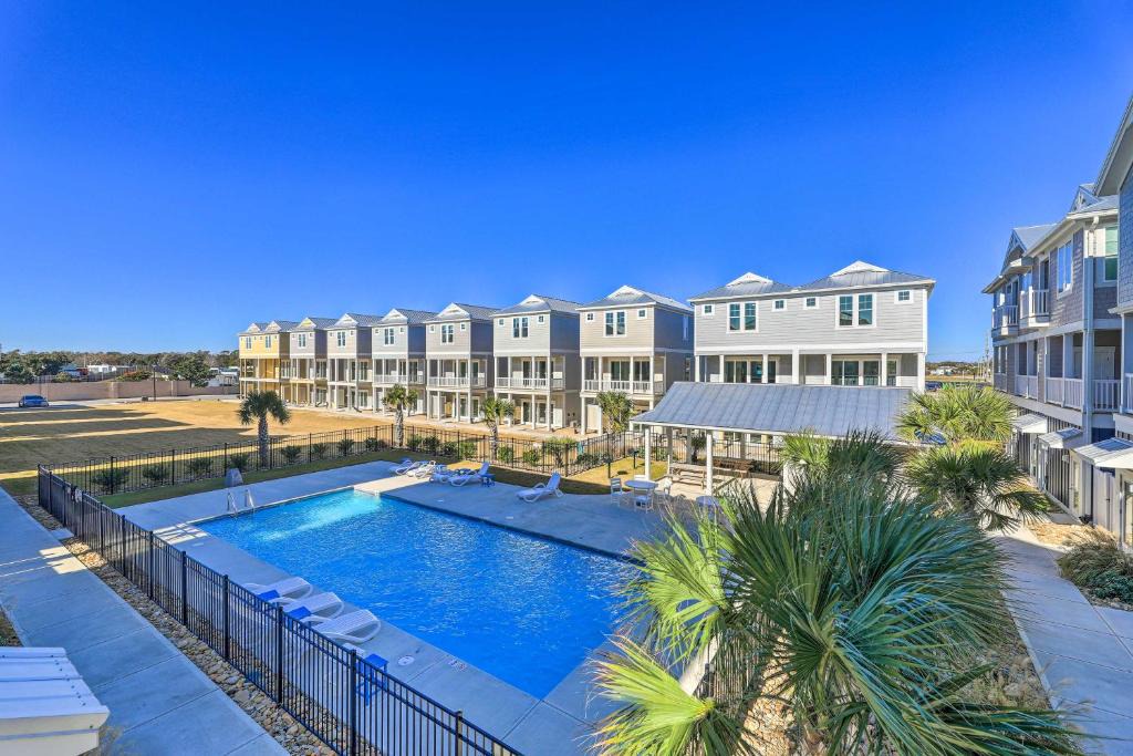 Emerald Isle Apartment | Emerald Isle Condo Less Than Half-Mi to Beach!