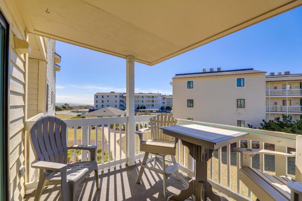 Emerald Isle Apartment | Emerald Isle Vacation Rental with Resort Pool!
