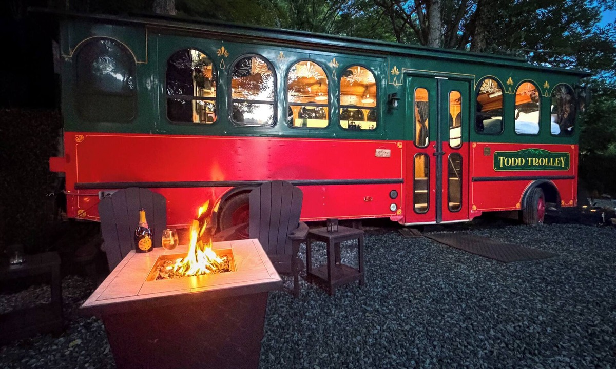 Todd Apartment | Enchanted Mountain Trolley/Hot Tub/Mountain View