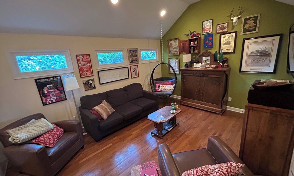 Shelby Hills Apartment | Enjoy Nashville from the Back Porch