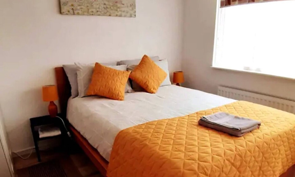 Canterbury House | Entire House in Canterbury Centre - Free Parking - WiFi