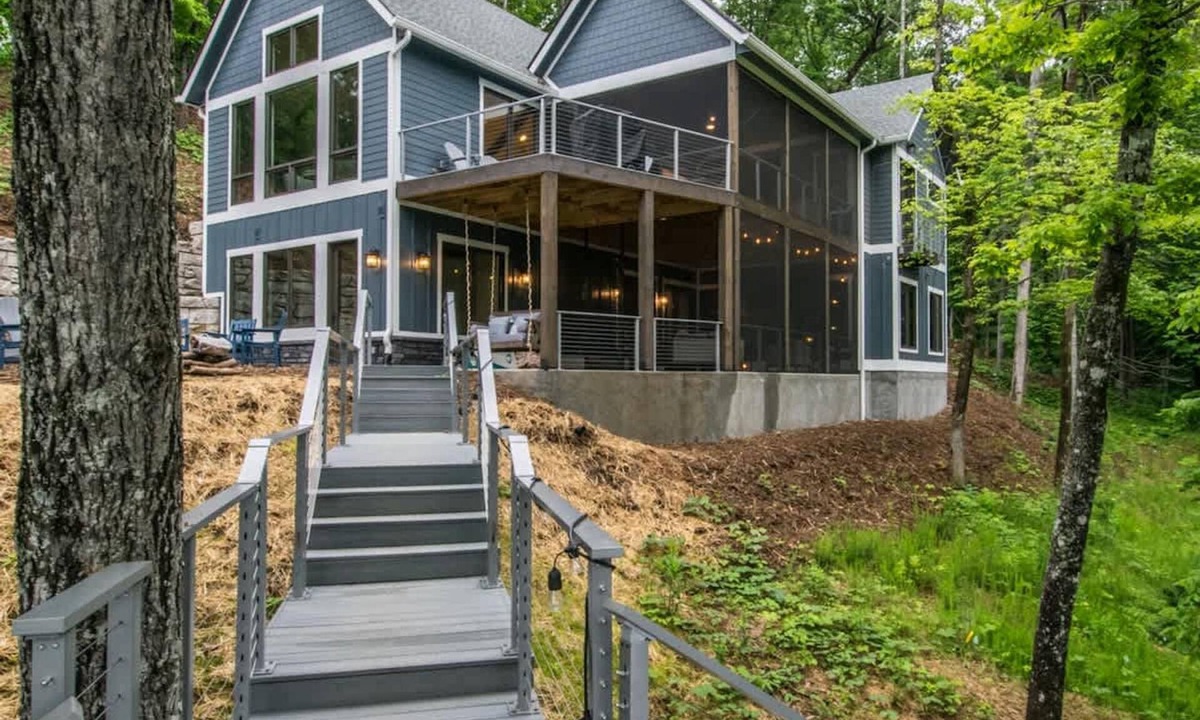 Lake Lure House | Epic 5BR w Double Living Areas On Lake Lure