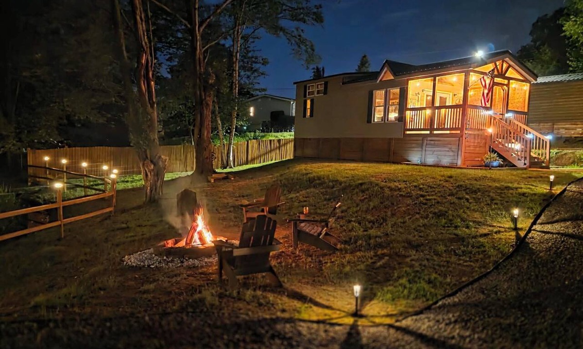 Waynesville Cabin | Escape to the beauty of the mountains in this cozy 2-bedroom tiny home.