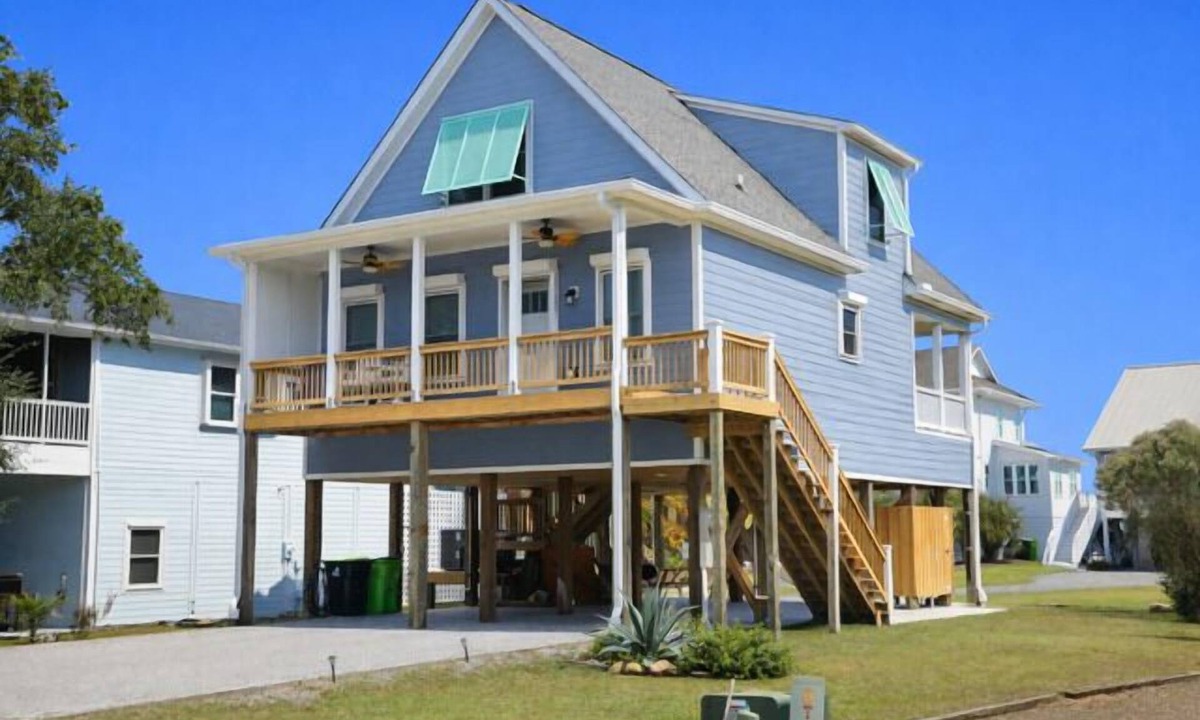 Island Oaks Cottage | Escape to the perfect family summer retreat!