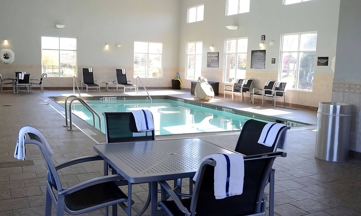 Athens Hotel | Everything You Need For The Perfect Vacation! 3 Units, Indoor Pool, Breakfast!