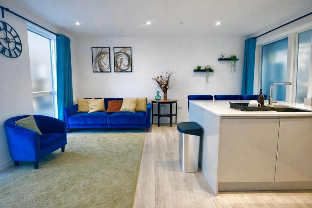 Newham Apartment | Executive 3-Bed 2-Bath Apartment Central London