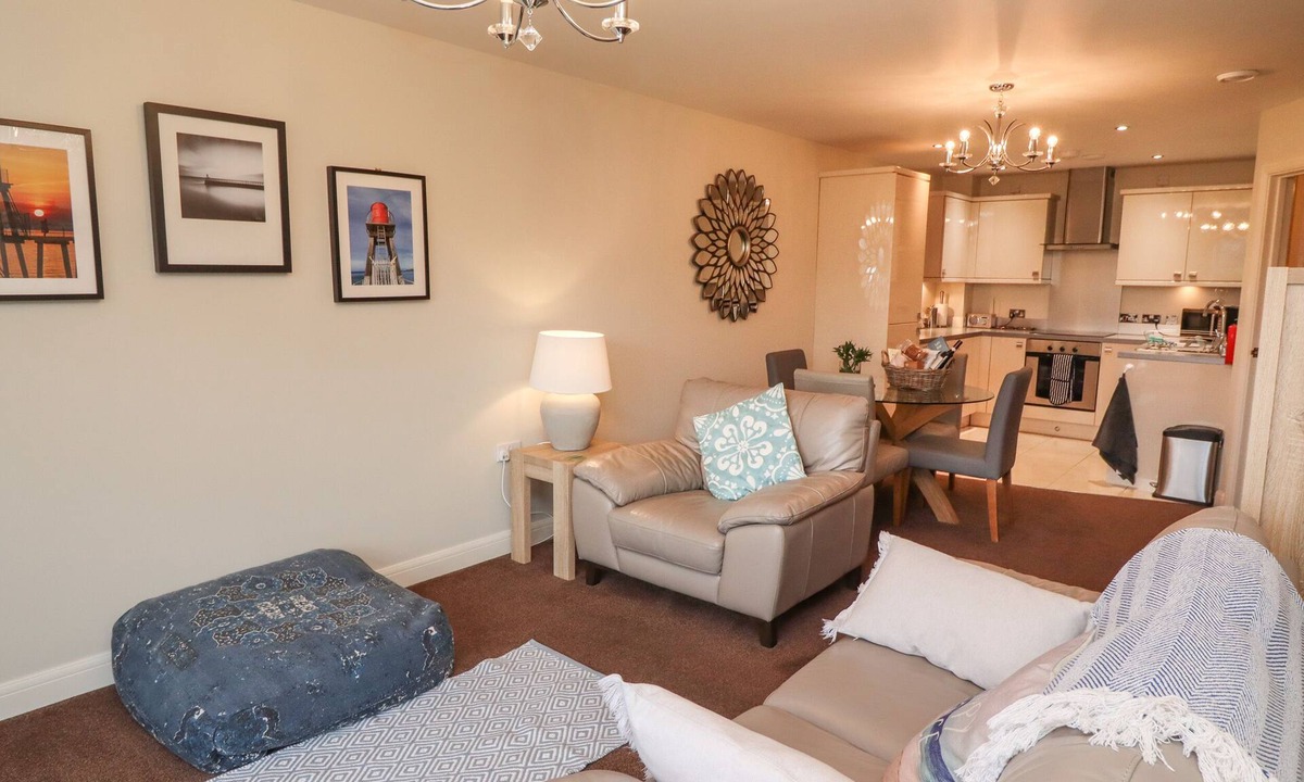 Whitby Cottage | EXPLORERS REST, romantic in Whitby