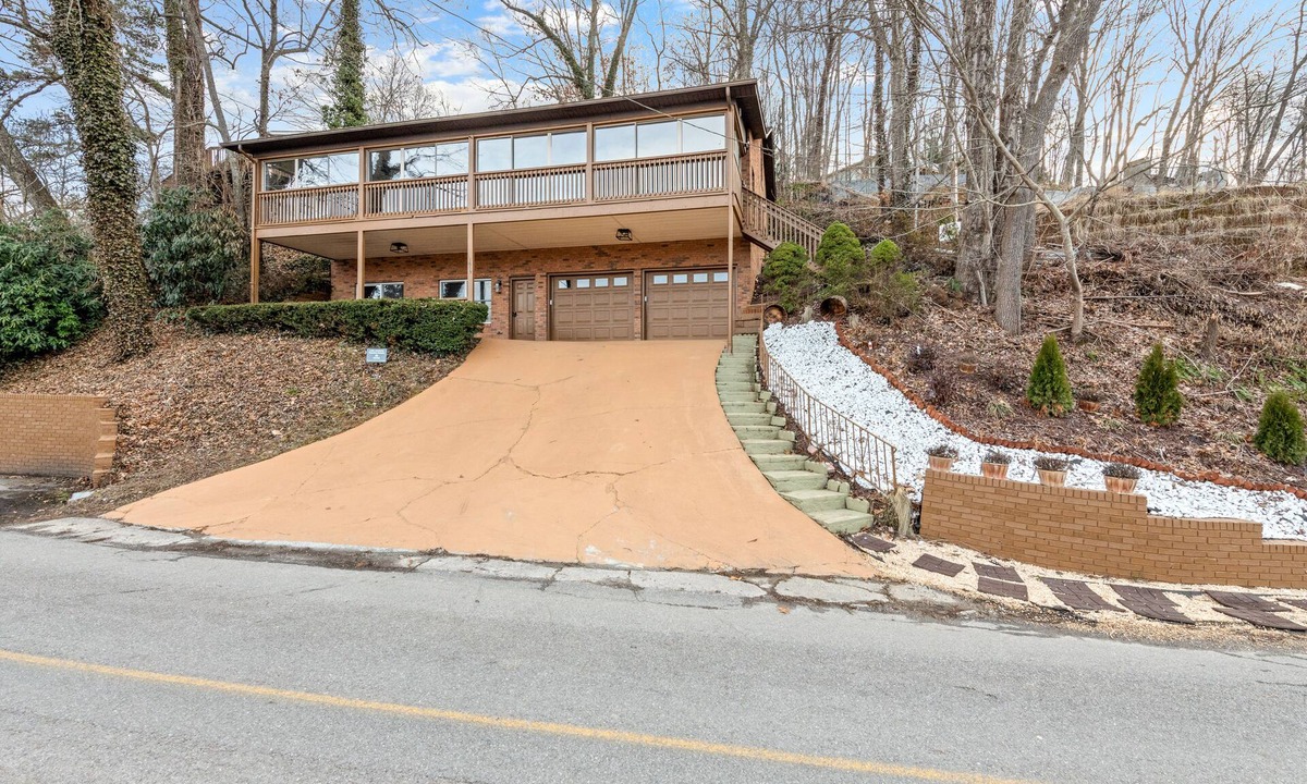 Lake Junaluska House | Fabulous lake view abode with five bedrooms and balcony - pool & tennis access
