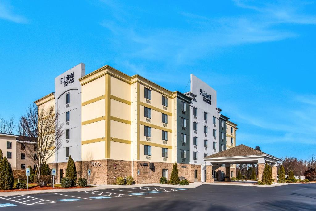 Greensboro Hotel | Fairfield by Marriott Inn & Suites Greensboro Coliseum Area