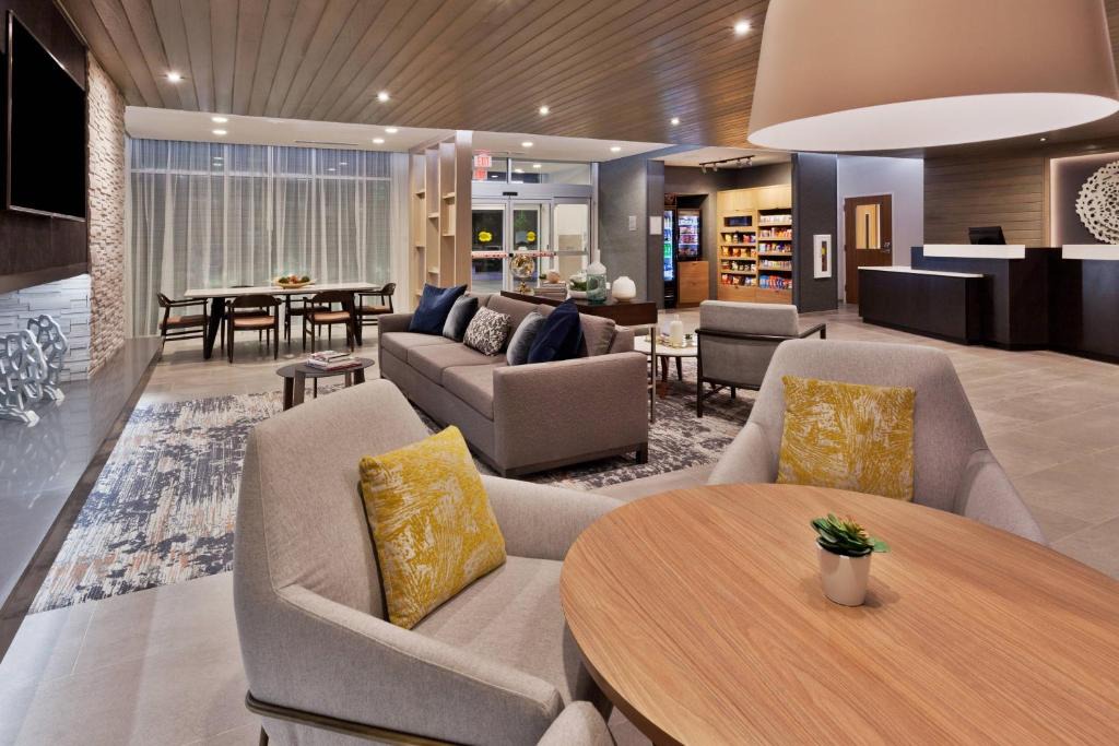Crestline Heights Hotel | Fairfield Inn & Suites by Marriott Birmingham Colonnade