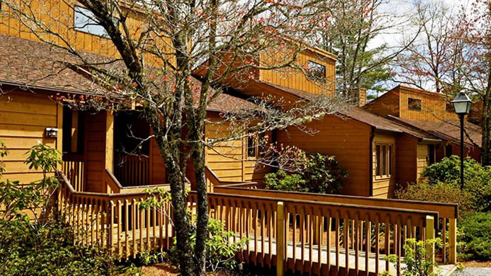 Sapphire Hotel | Fairway Forest Resort