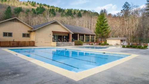 Fairway Forest | Sapphire