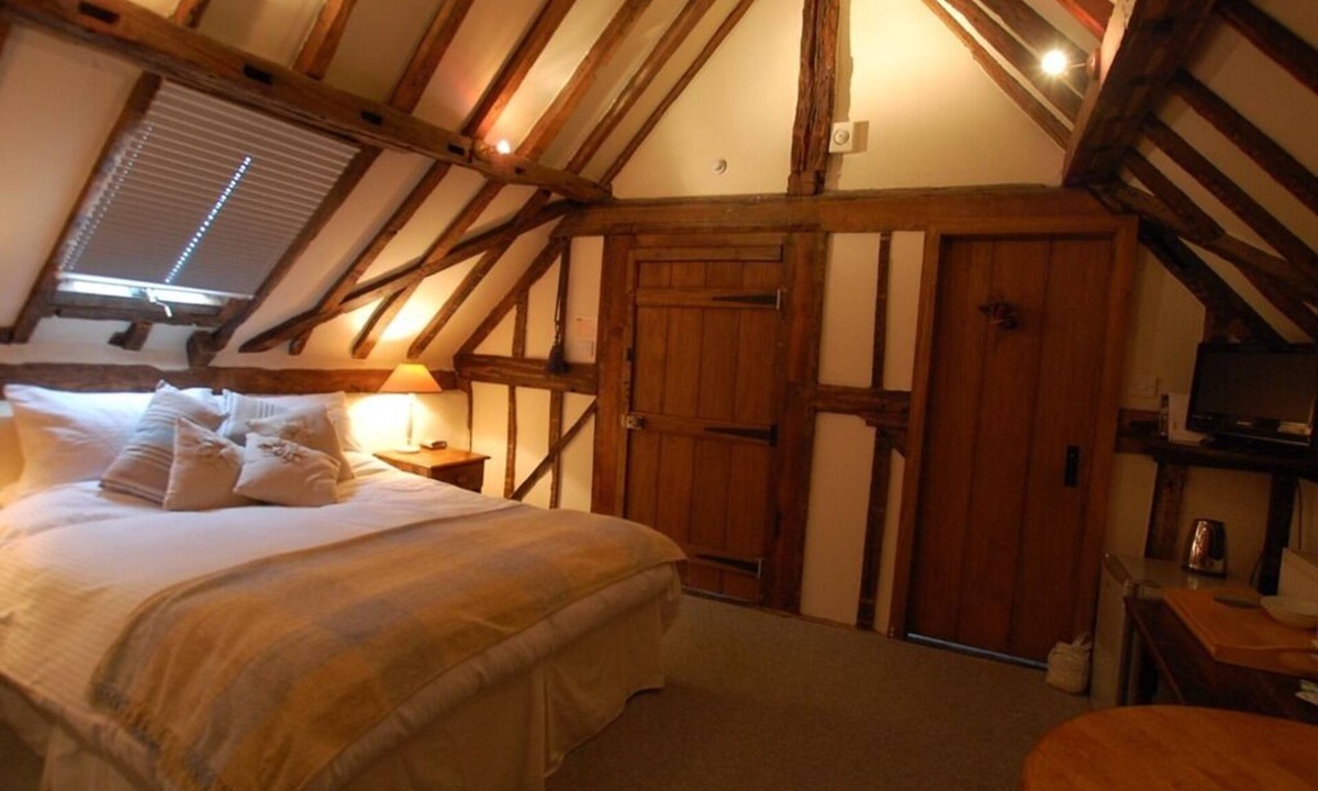 Denham Bed & Breakfast | Falcon Inn