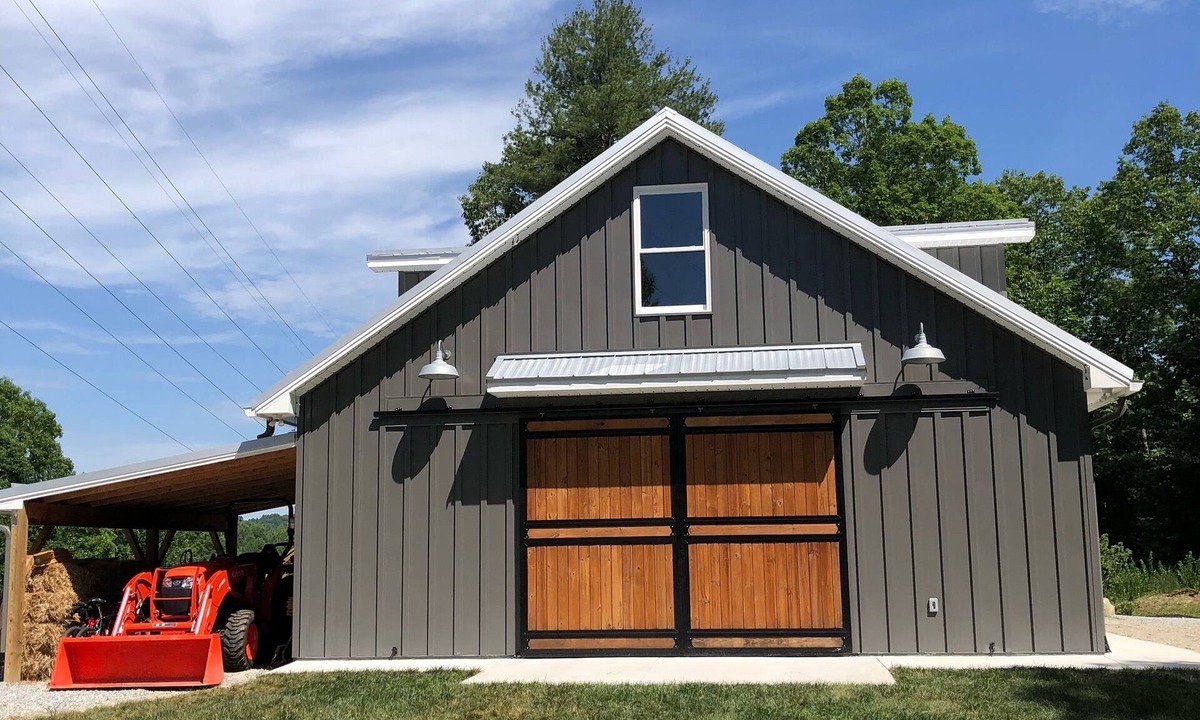 Saluda House | Fall getaway! Plan an adventure to local apple orchard, pumpkin farm or winery!