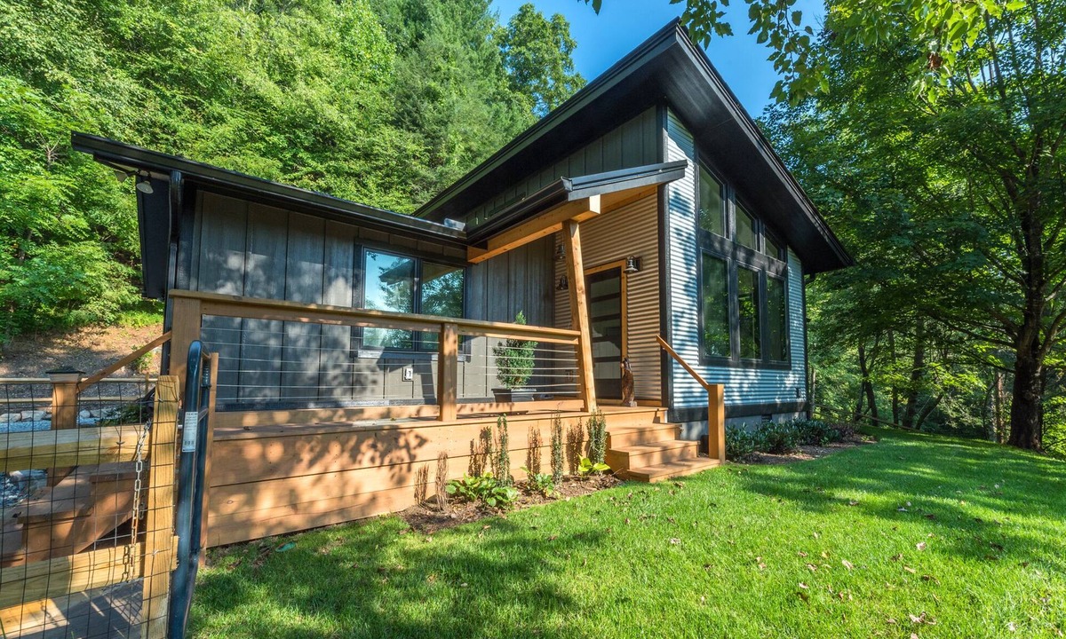 Mills River House | Falling Waters Cabin | Sleek & Stylish One Level Living