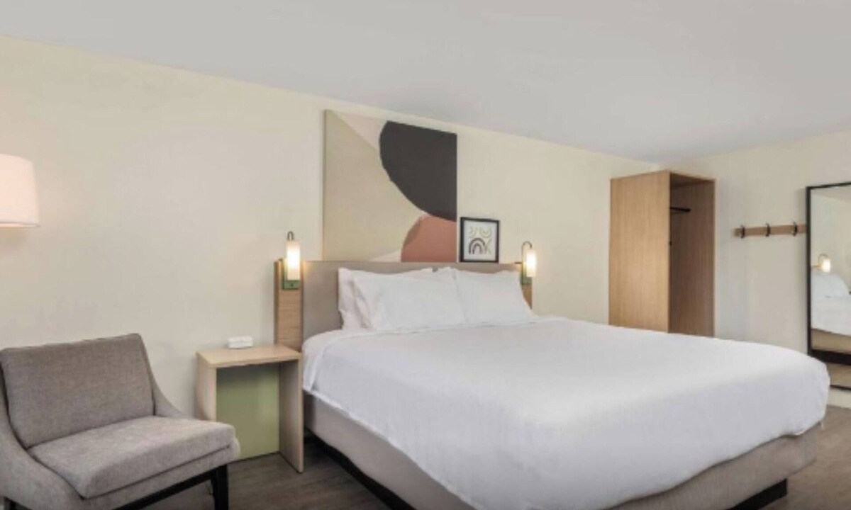 Hilton Head Hotel | Family-friendly Stay Near Beach Access, Coligny Plaza & Outdoor Adventures