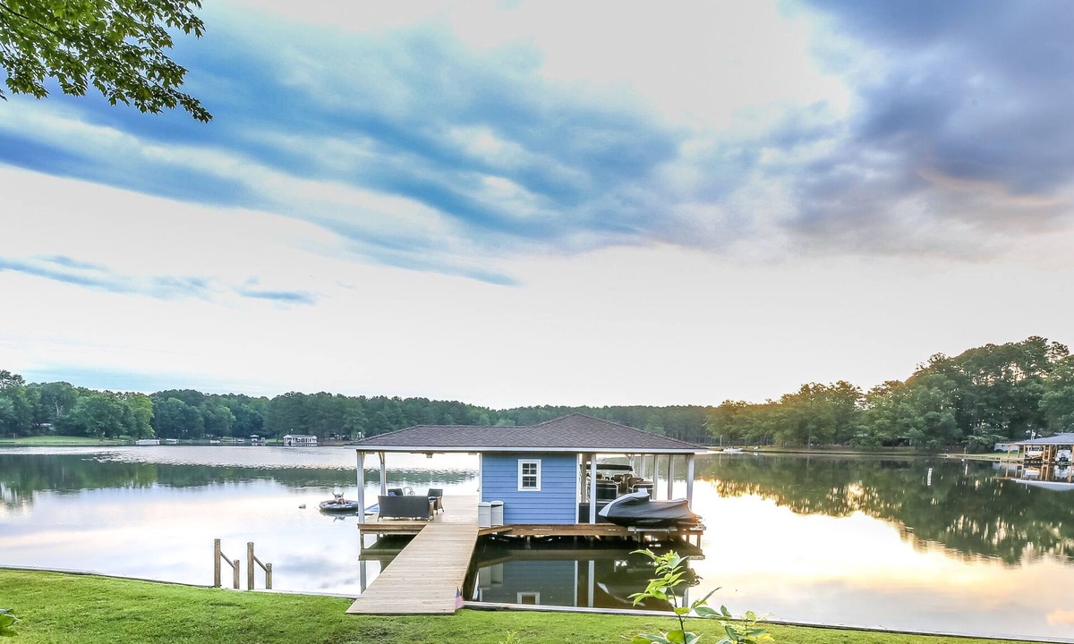 Henrico Cottage | Family Getaway on Large Quiet Cove w/Great views!