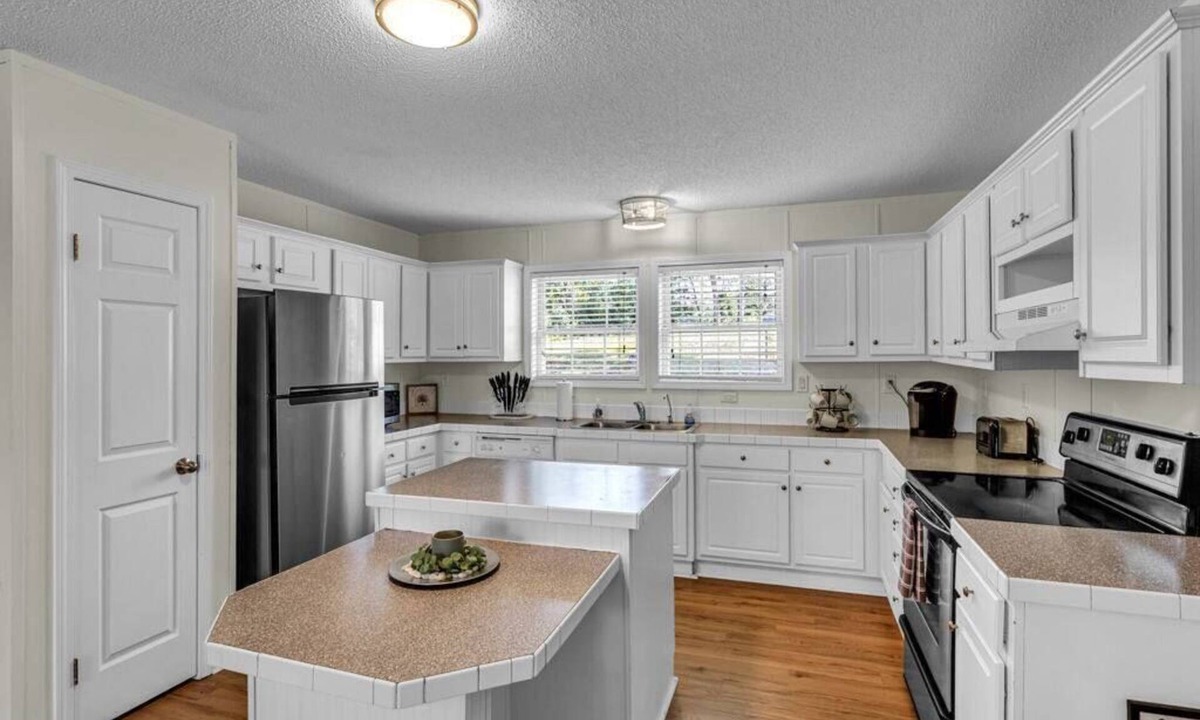 Kernersville House | Farm Retreat With Beautiful Views and Animals!