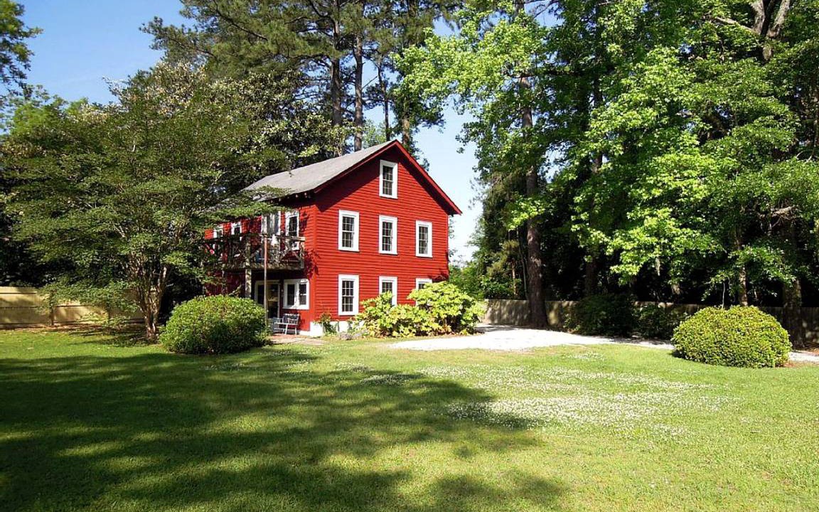 James City House | Farmhouse ∙ 2 bedrooms ∙ 6 guests