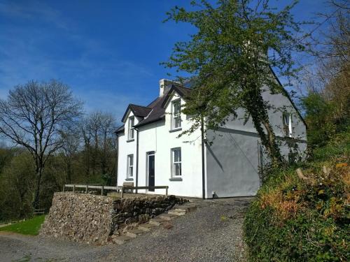 Maenclochog House | Farthings Hook Mill Holiday Cottage