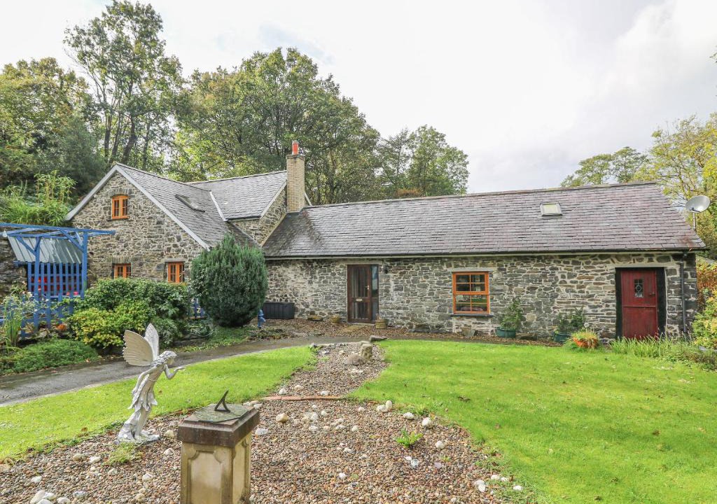Bontnewydd House | Felin Iago