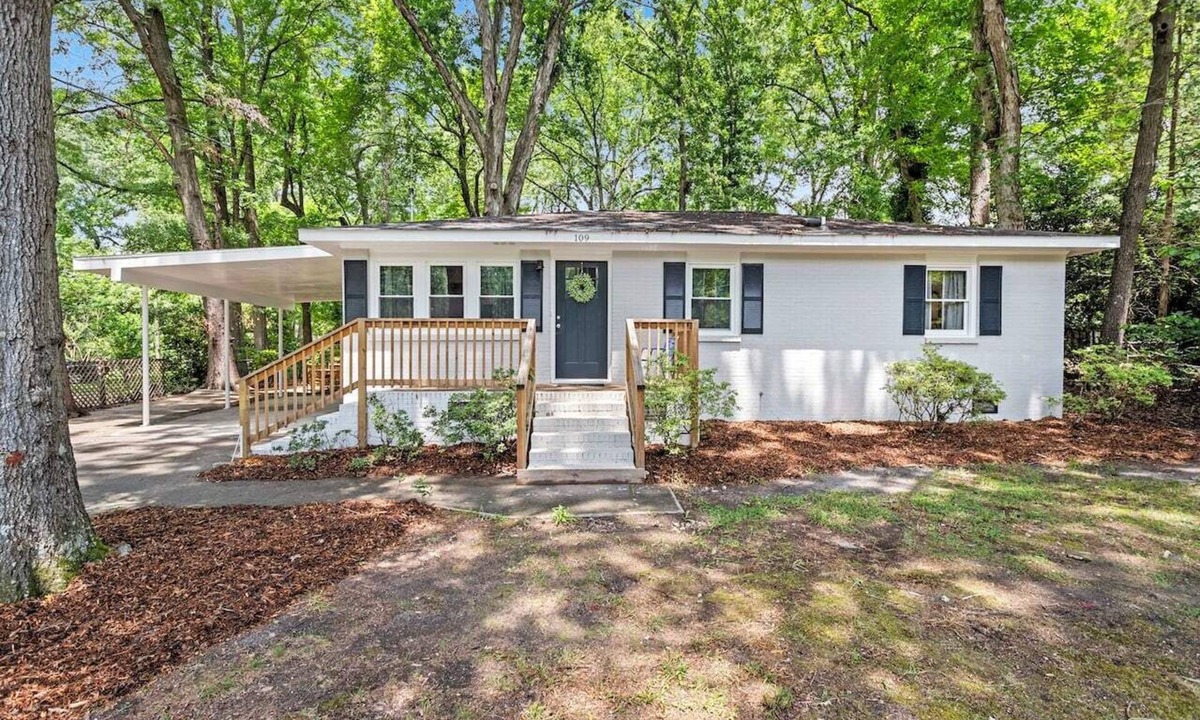 Zebulon House | Fenced In|Updated|Pets OK|3 Bed 2 Bath|Walkable DT