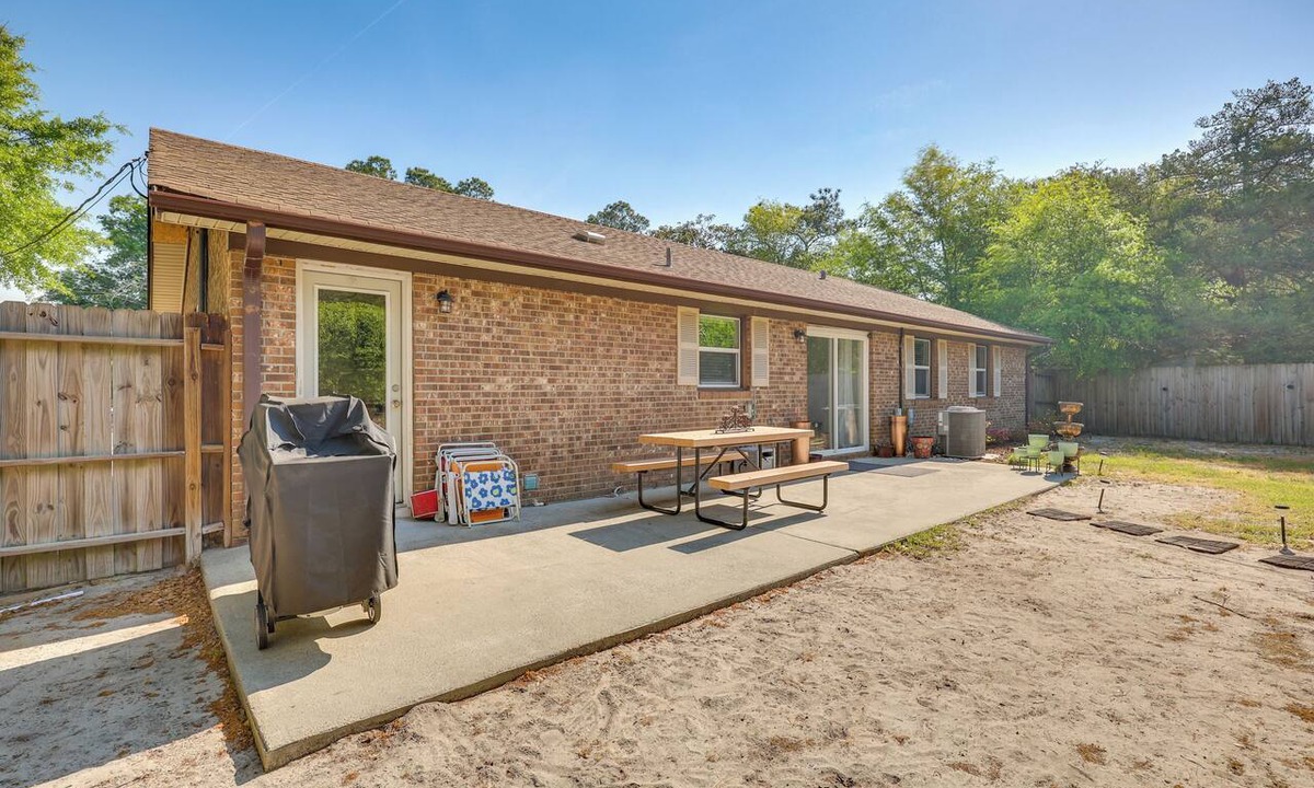 Myrtle Grove Cottage | Fenced Yard! Family Getaway 6 Mi to Carolina Beach