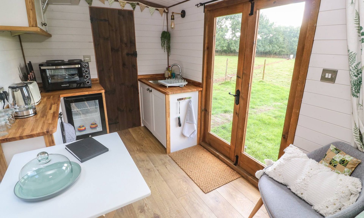 Brazzacott Cottage | Fern