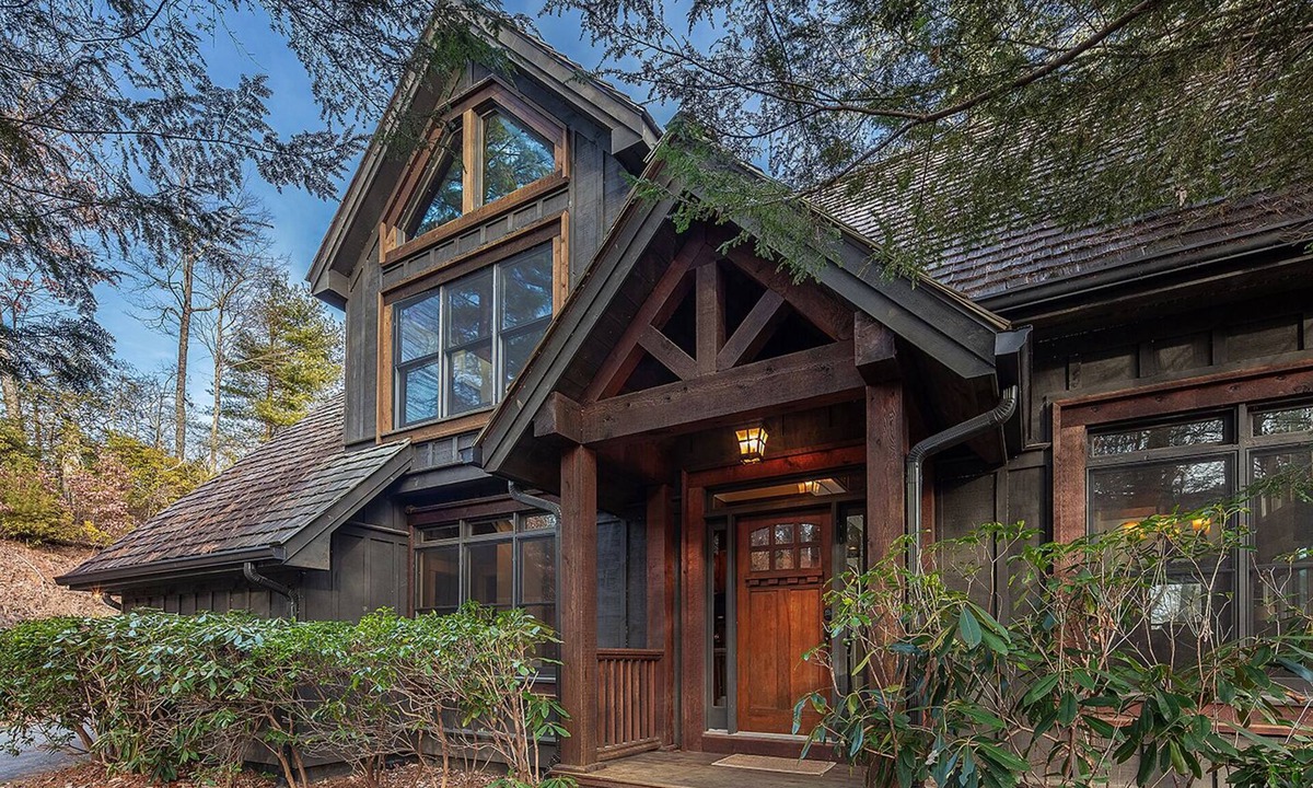 Lake Toxaway Cottage | Find Your Base Camp in Beautiful Lake Toxaway
