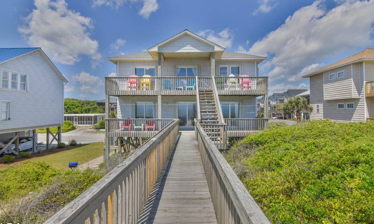 Surf City House | Fins to the Right – Oceanfront & Fun