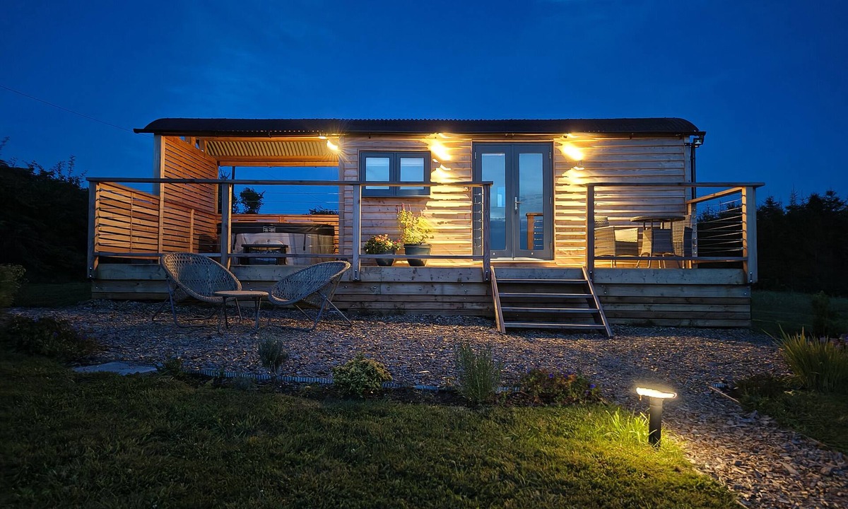 Llansantffraed Cottage | Fir Tree Shepherd's Hut