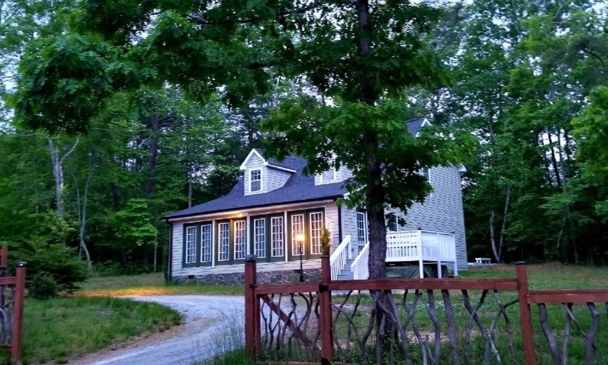 Lake Lure House | Firepits, pets and lakes in the mountains!