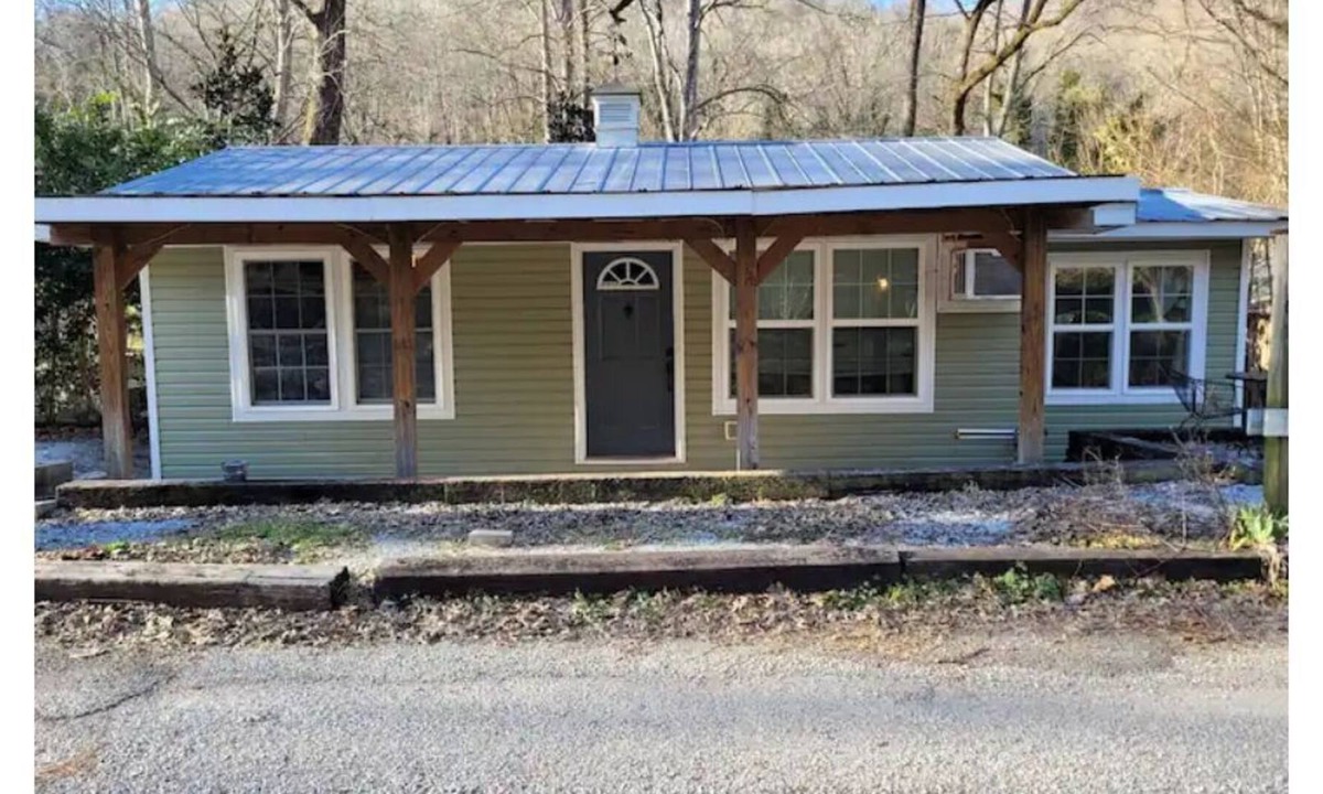 Smithville House | Fisherman's Getaway, golf nearby, boat parking