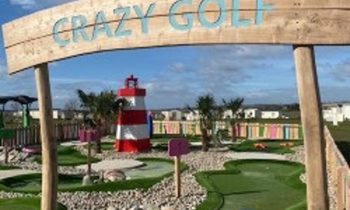 Leysdown-on-Sea House | Fluffy Caravan Sleeps 4, Pet-friendly