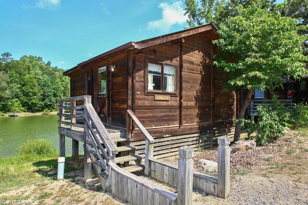 Advance Resort | Forest Lake Camping Resort Lakefront Cabin 9