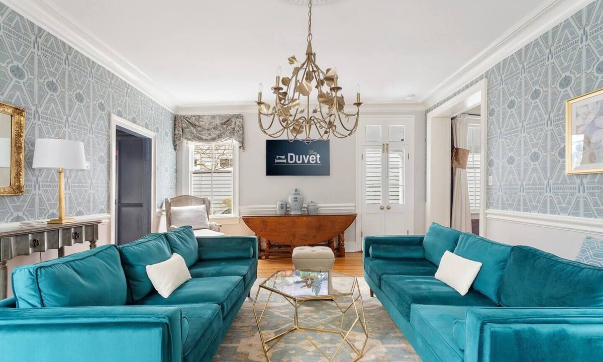 Downtown Charleston House | Four Bedrooms on Ashley! | The Beehive