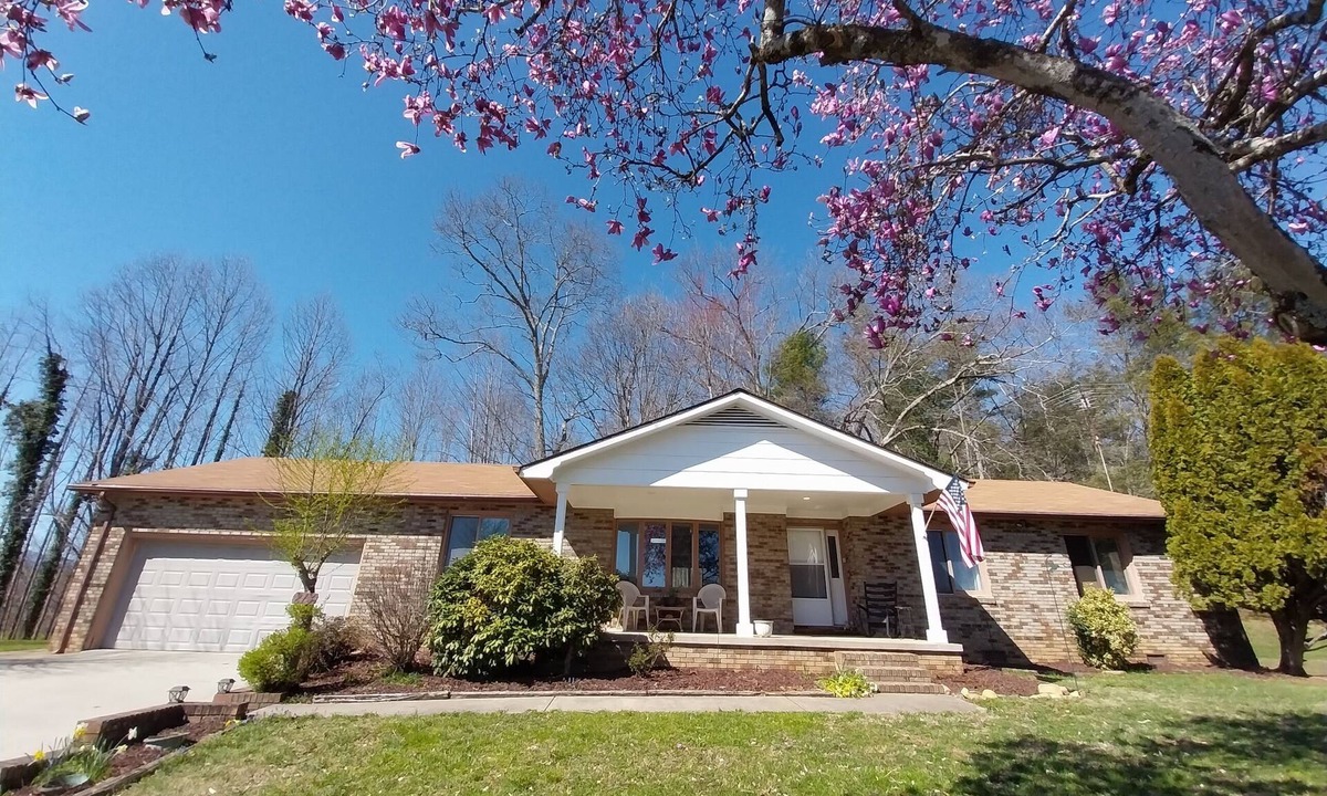 Mills River House | Four Seasons, Mills River
